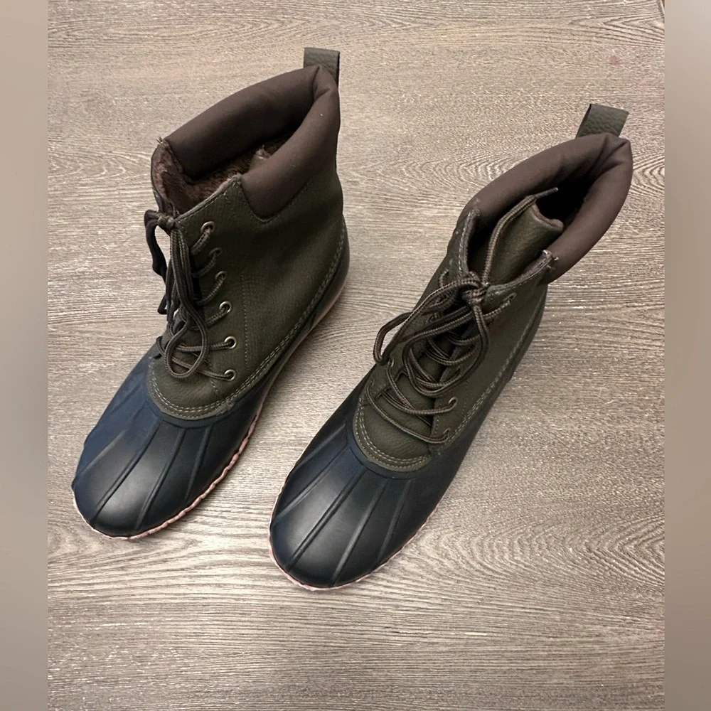 WORN ONCE WEATHERPROOF VINTAGE OLIVE GREEN RAIN BOOTS - Size 12